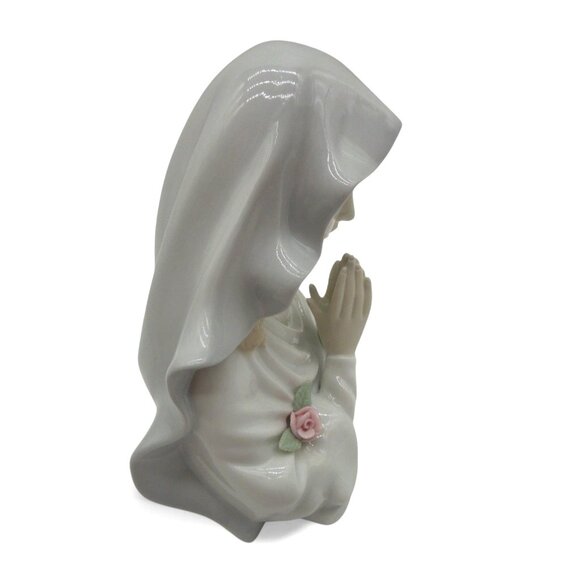 VIRGIN MARY Ceramic Figurine with Delicate Floral Details Vintage 6.2 x 4.7" - Picture 2 of 10